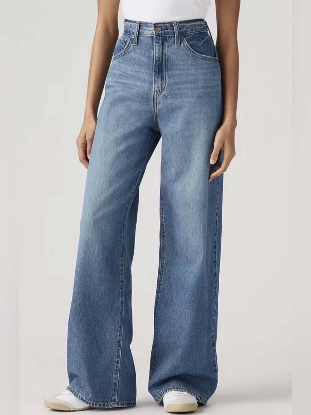 Levi's Women's High-Rise Cinch Baggy Jeans